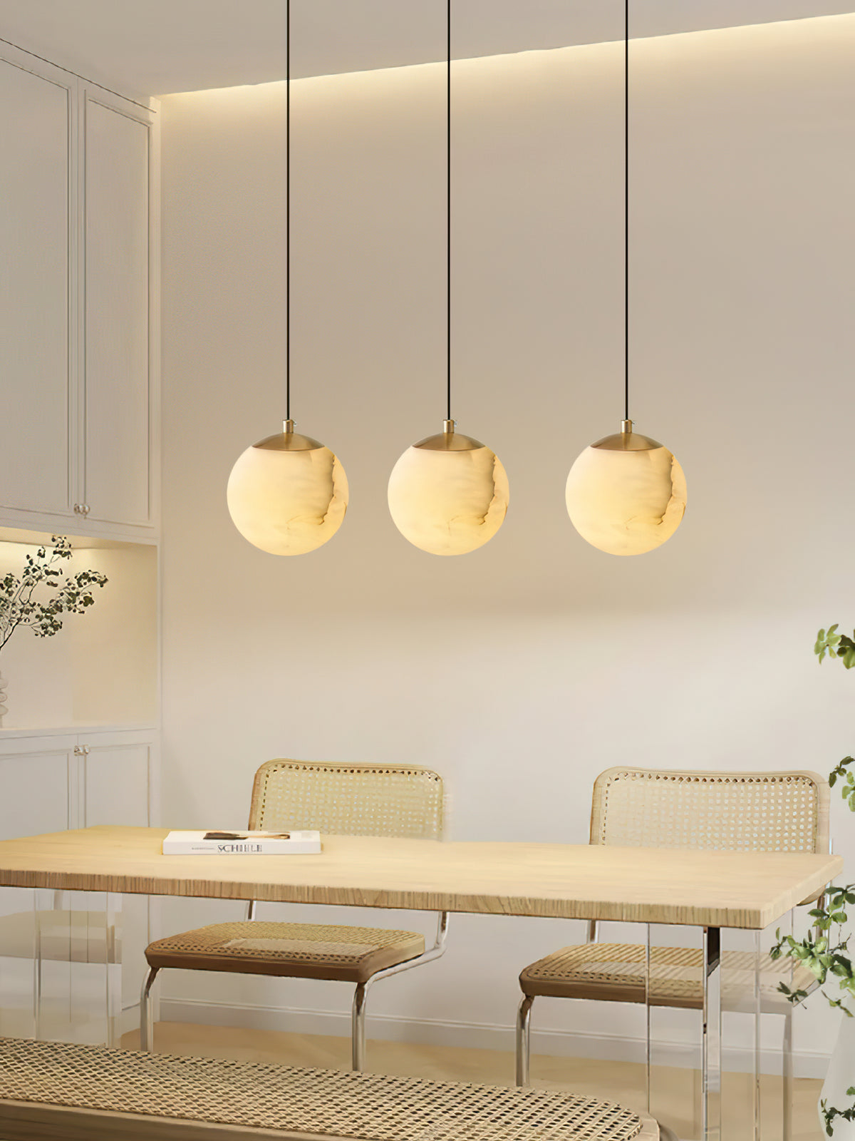 مصباح معلق مرمر بشكل كرة كهرماني
