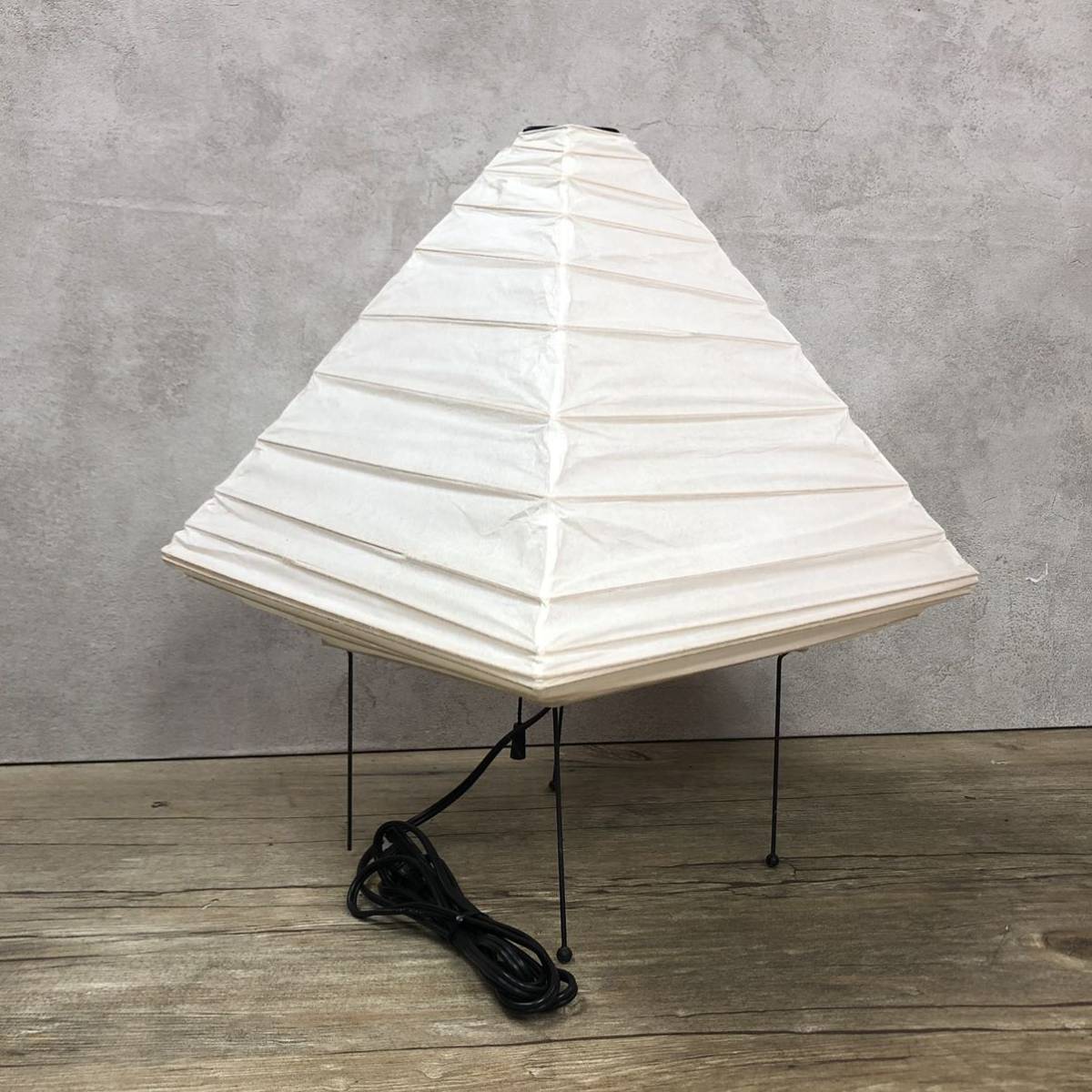 مصباح طاولة ورق عصري 5X