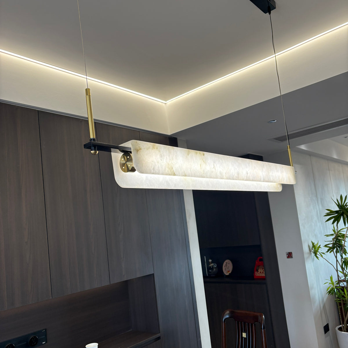 Alabaster Art Linear Chandelier - view 9 | Liootrlamp
