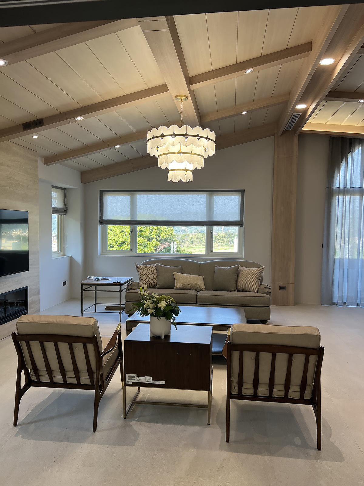 Patanga Alabaster Butterfly Chandelier - view 3 | Liootrlamp