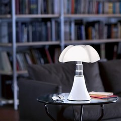 Pipistrello Petal Small Table Lamp