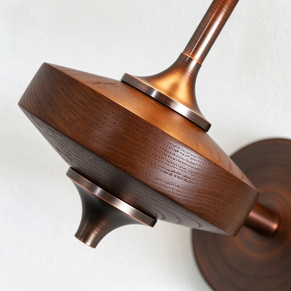 مصباح جداري عتيق من نوع أفيلين ذو غطاء مخروطي