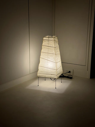 Akari 4N Table Lamp