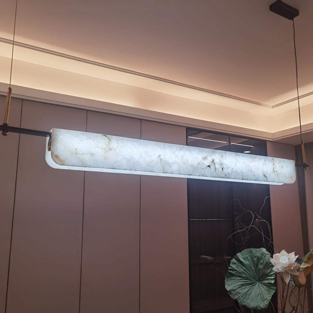 Alabaster Art Linear Chandelier - view 10 | Liootrlamp