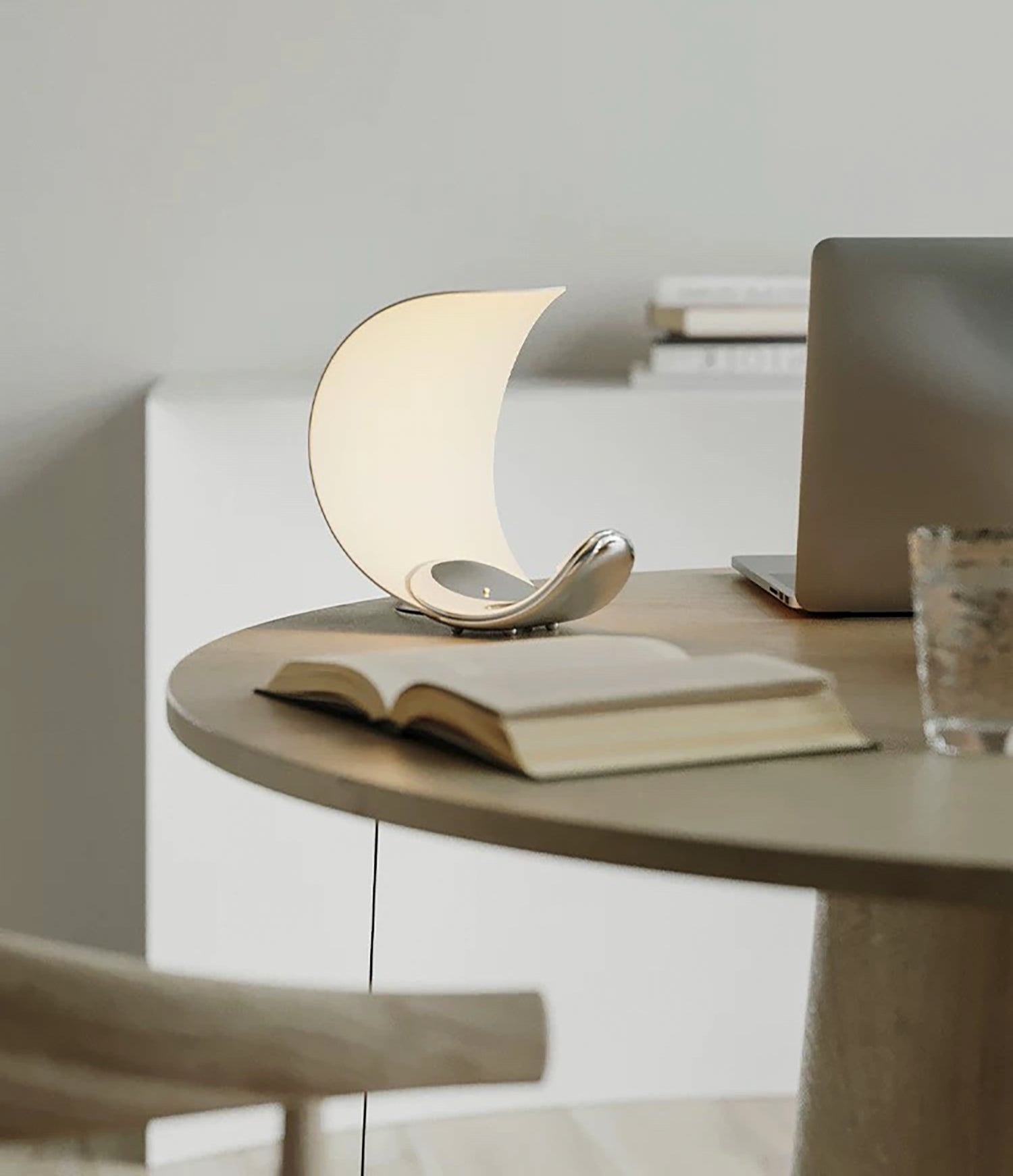 Curly LED Moon Table Lamp