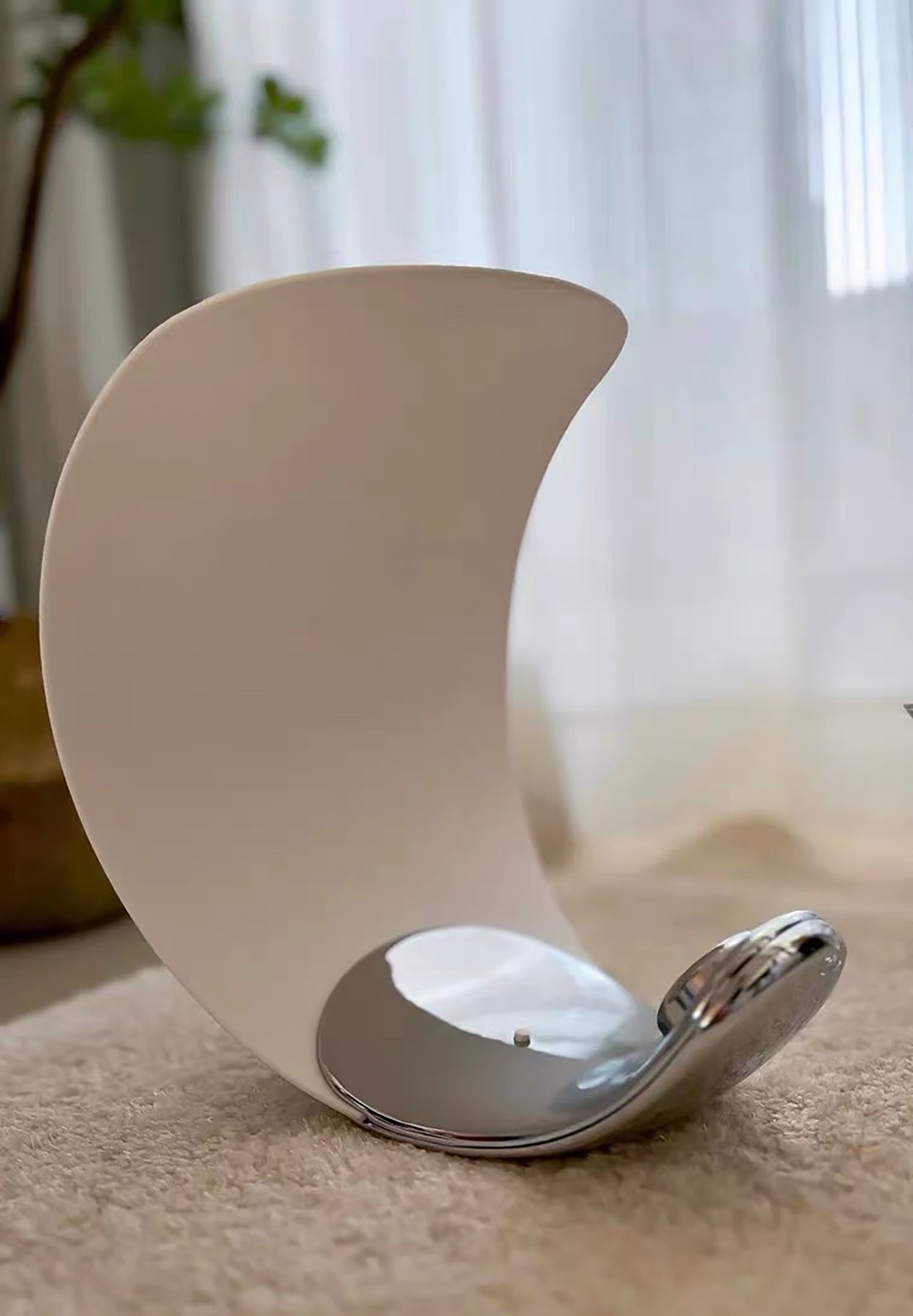 Curly LED Moon Table Lamp