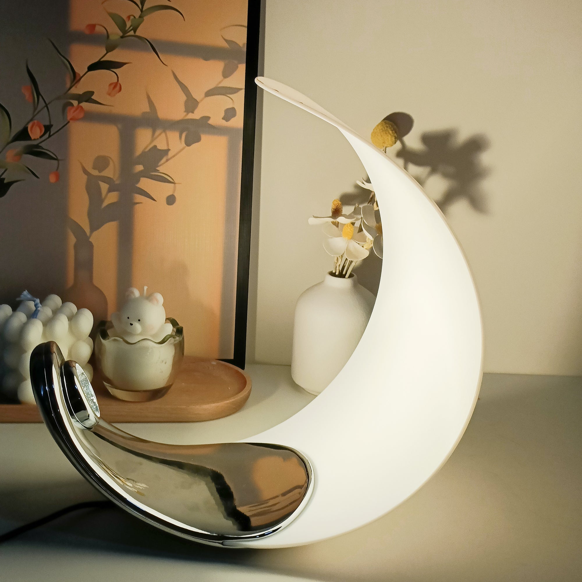 Curly LED Moon Table Lamp