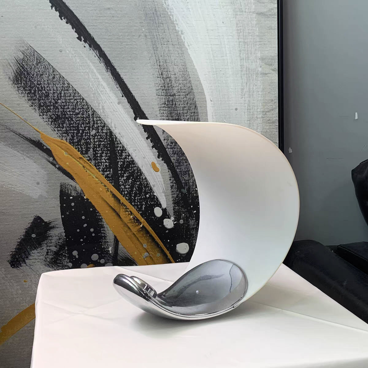 Curly LED Moon Table Lamp