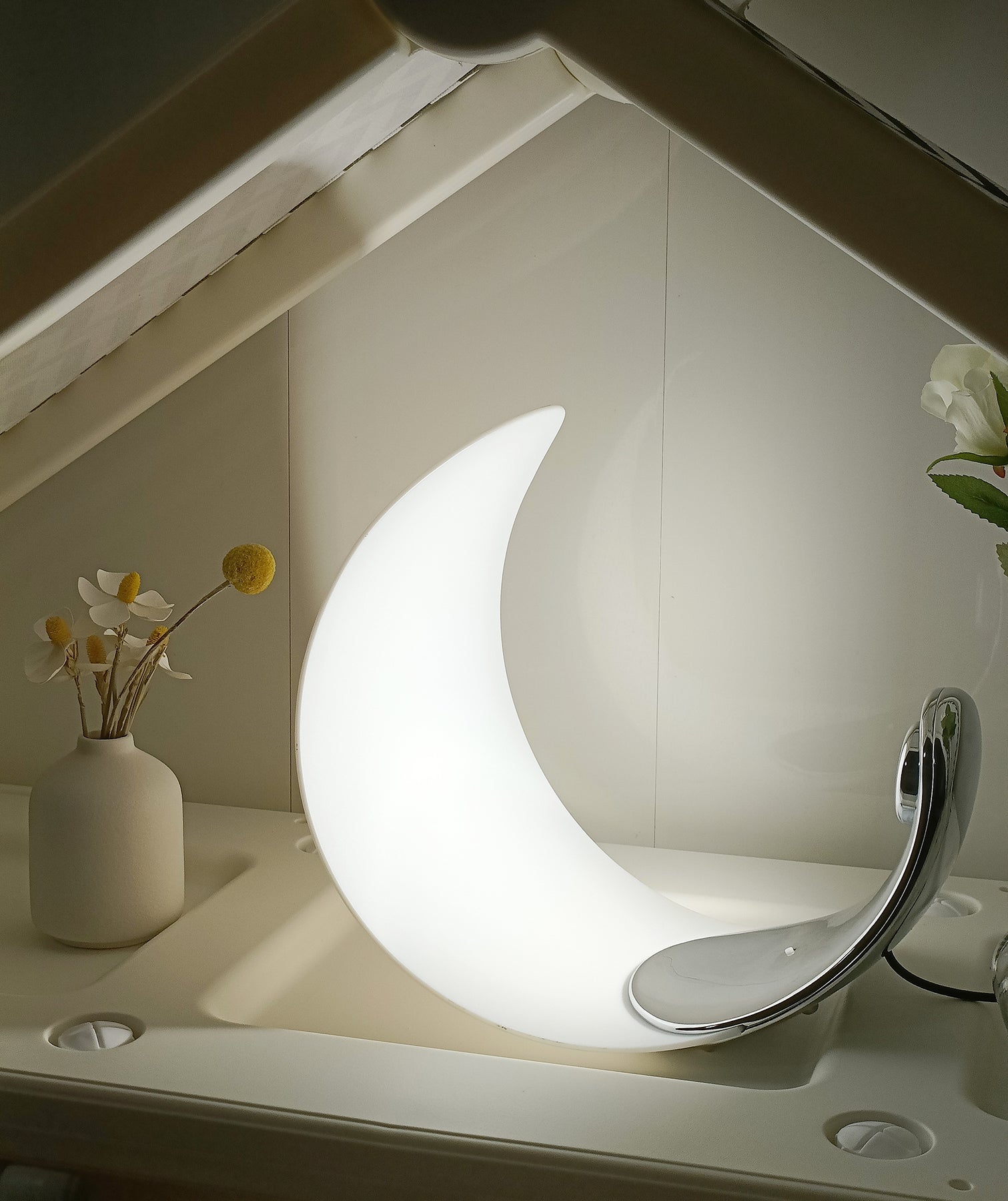 Curly LED Moon Table Lamp