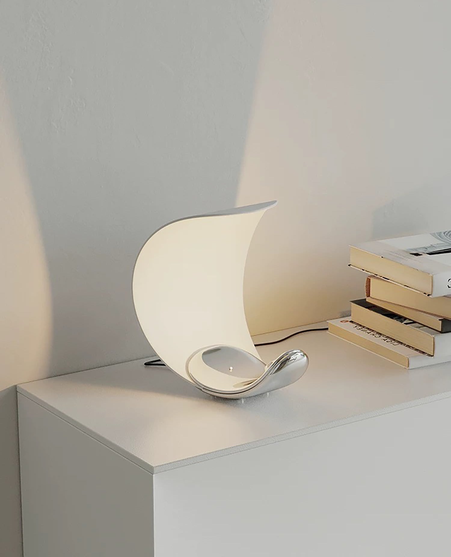 Curly LED Moon Table Lamp