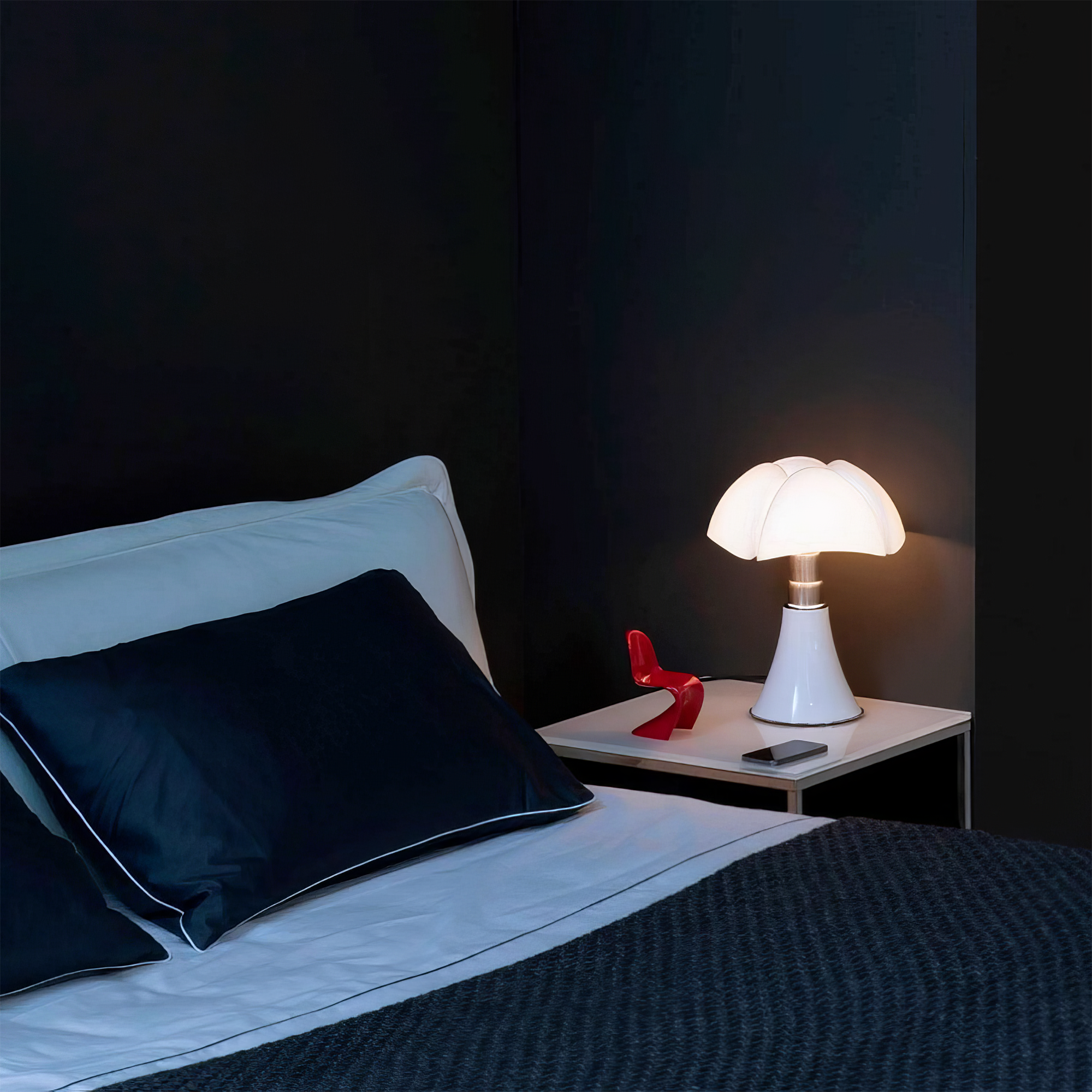 Pipistrello Petal Small Table Lamp