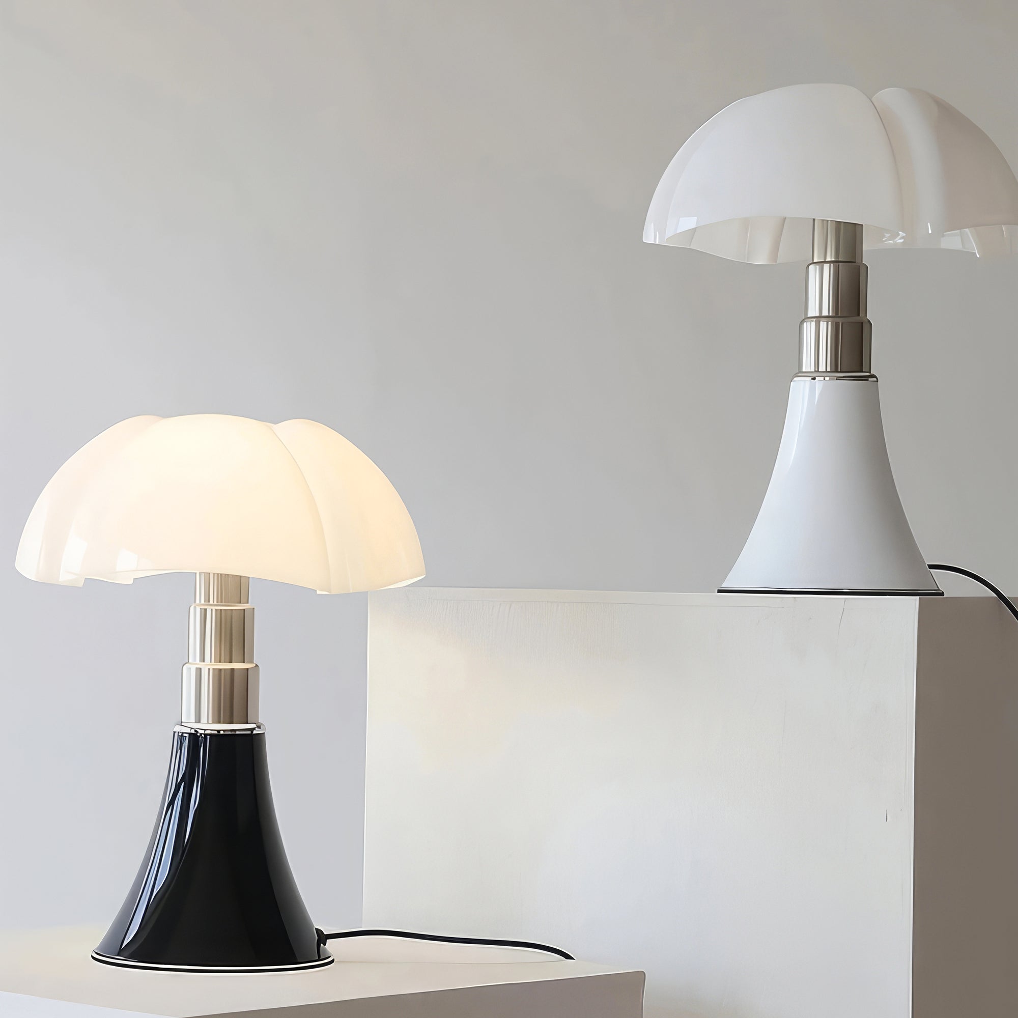 Pipistrello Petal Small Table Lamp