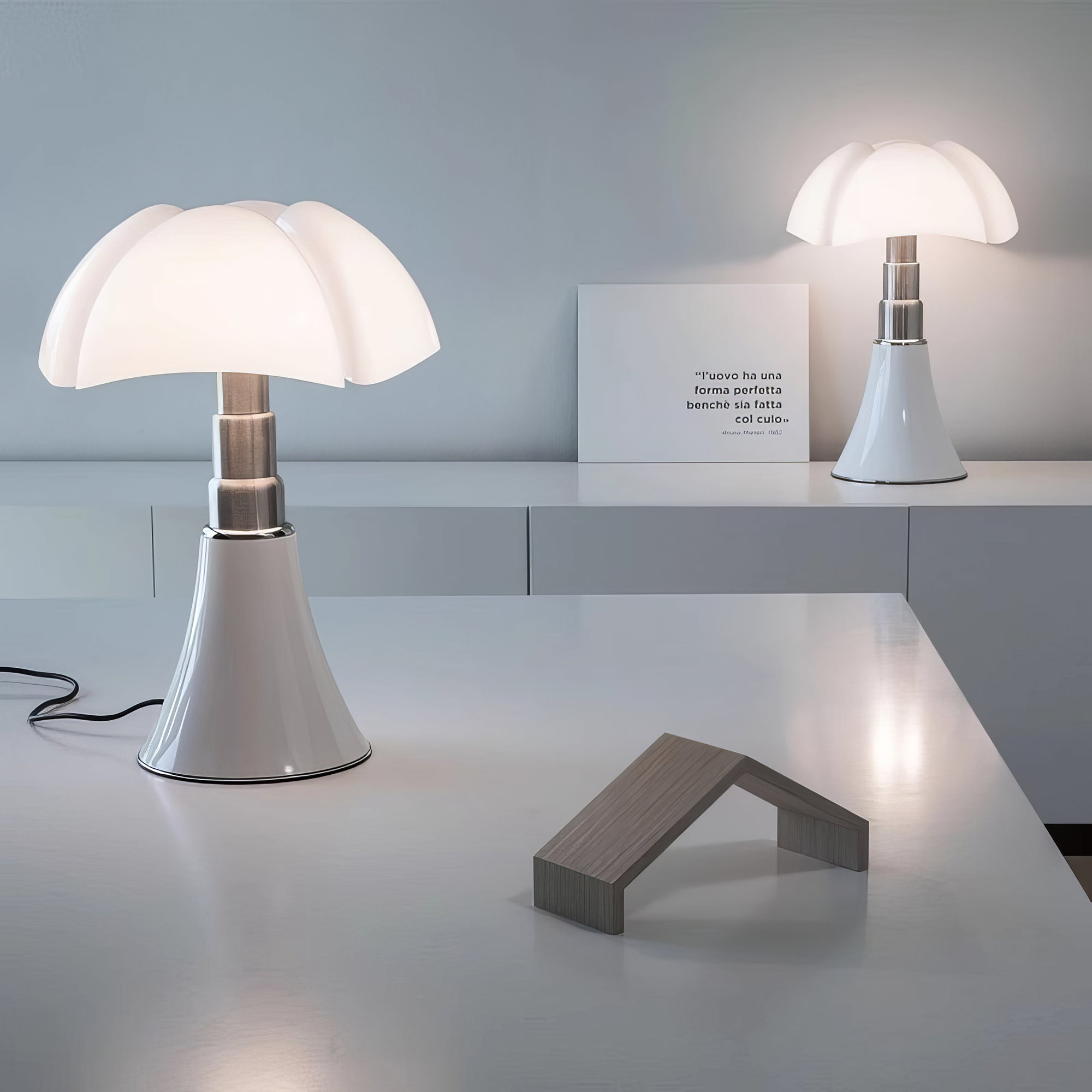 Pipistrello Petal Small Table Lamp