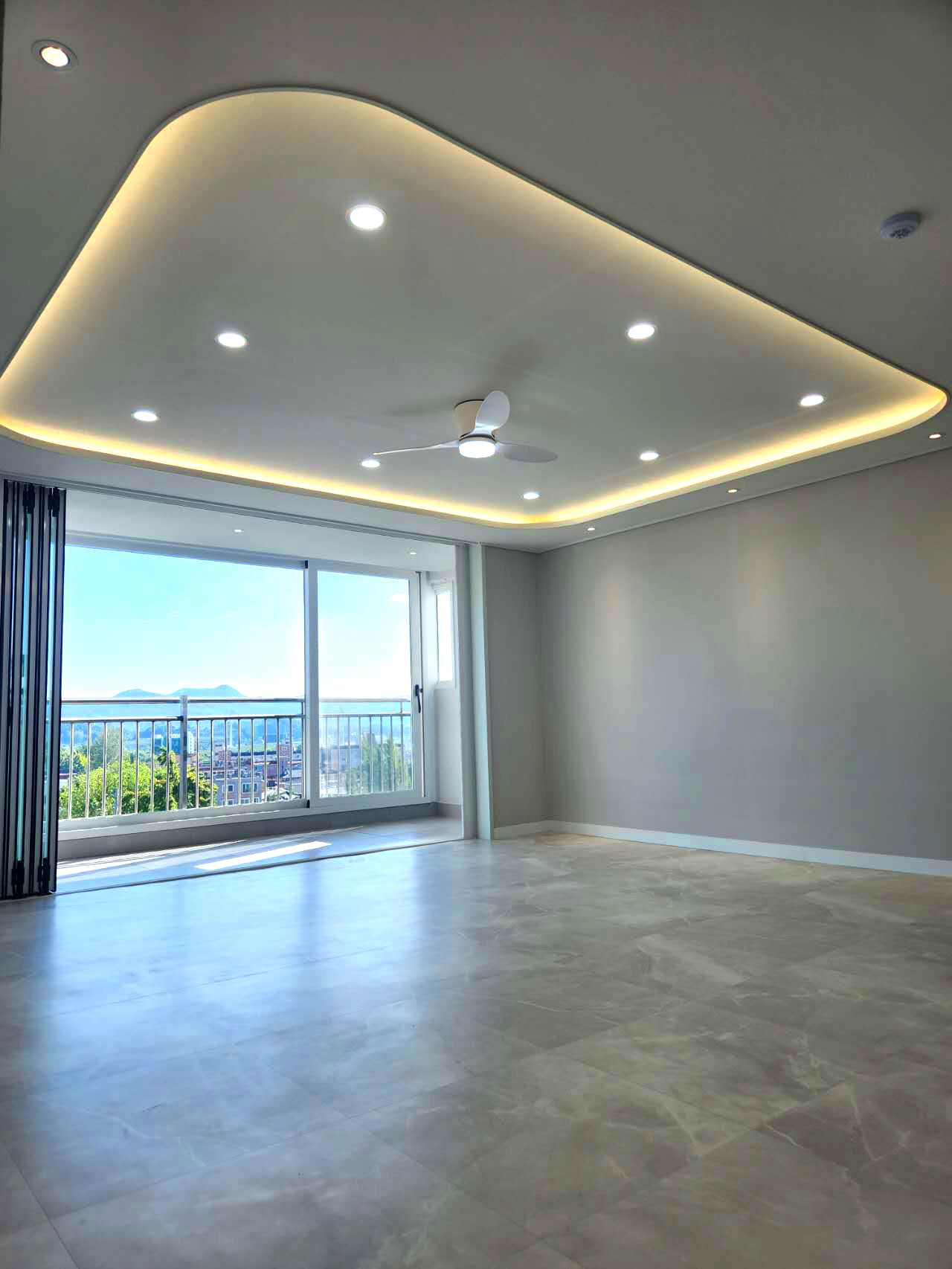 Recessed Fishtail Ceiling Fan Light