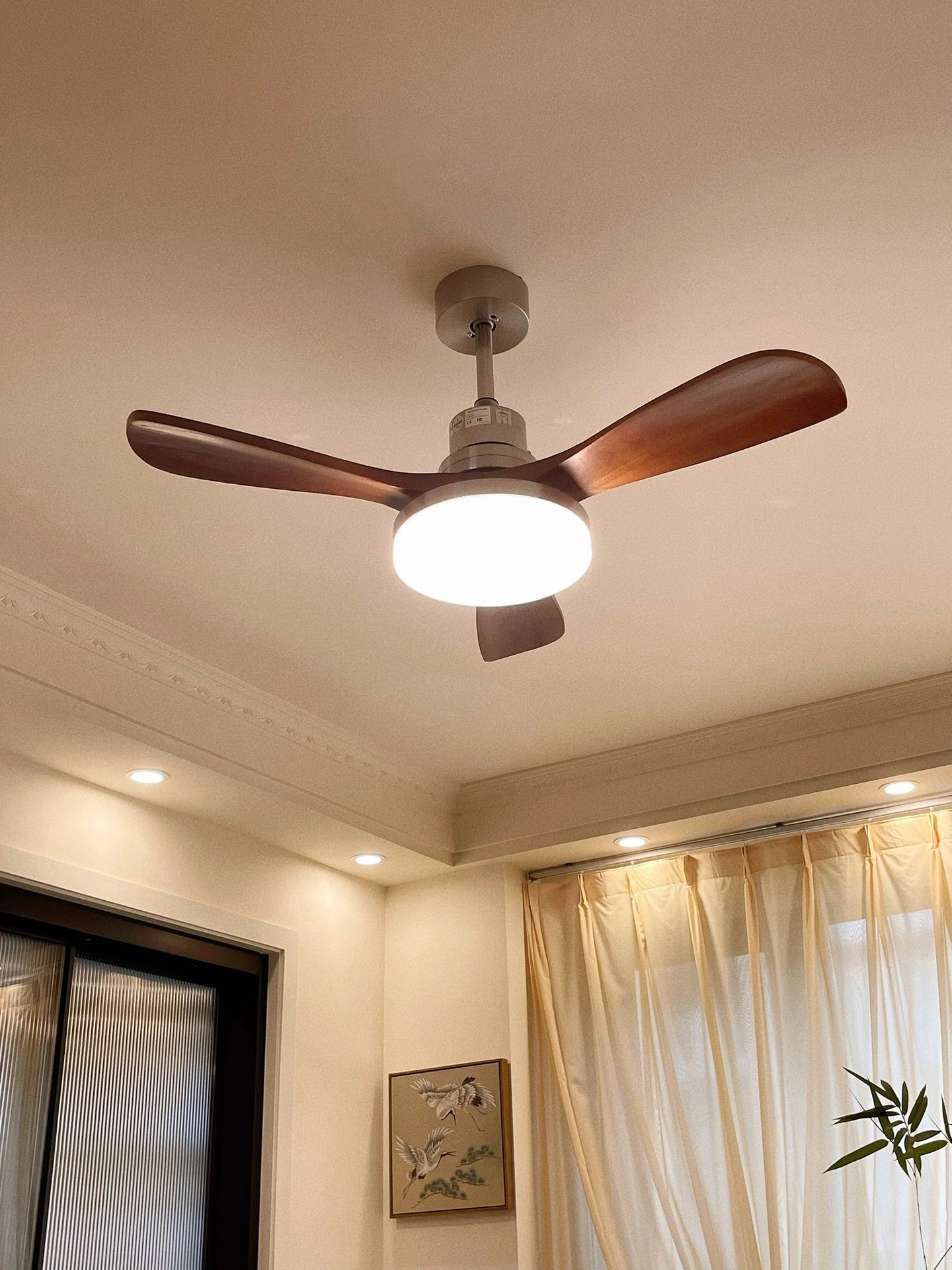 Solid Wood Three-Leaf Fan Lamp