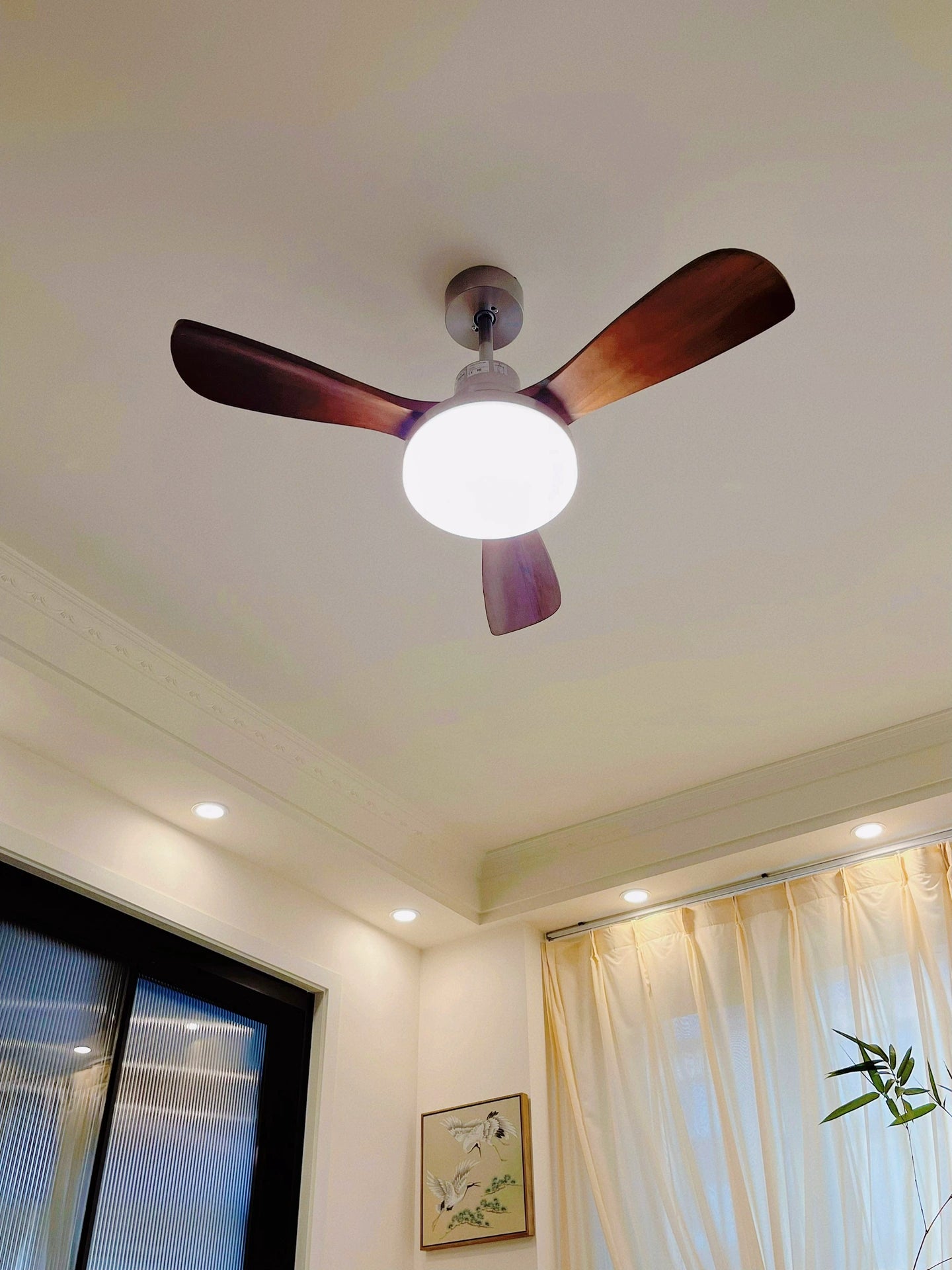 Solid Wood Three-Leaf Fan Lamp
