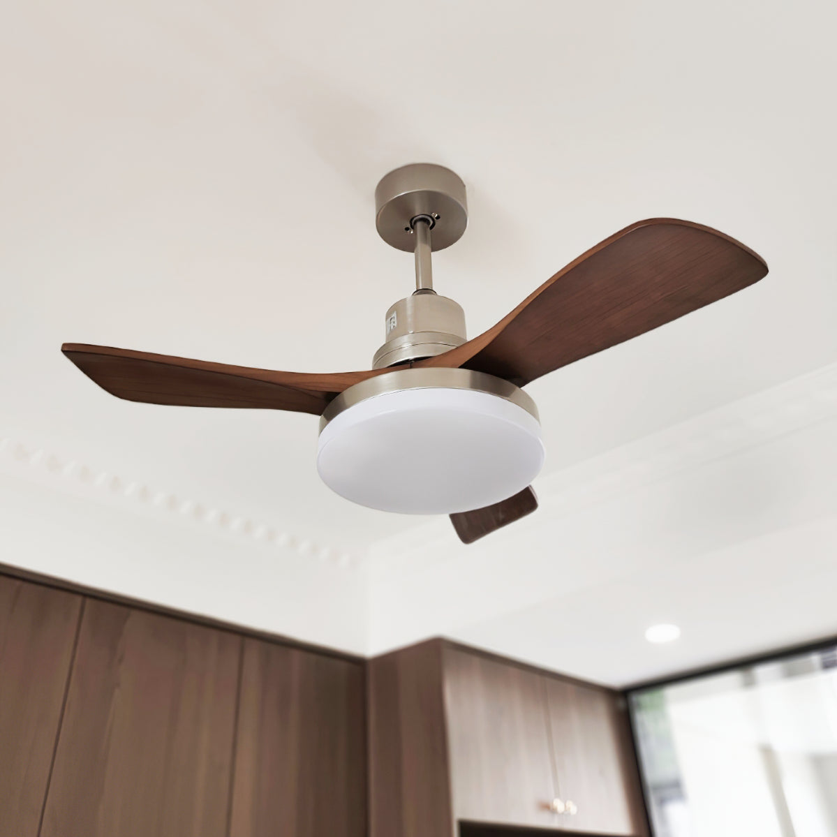 Solid Wood Three-Leaf Fan Lamp