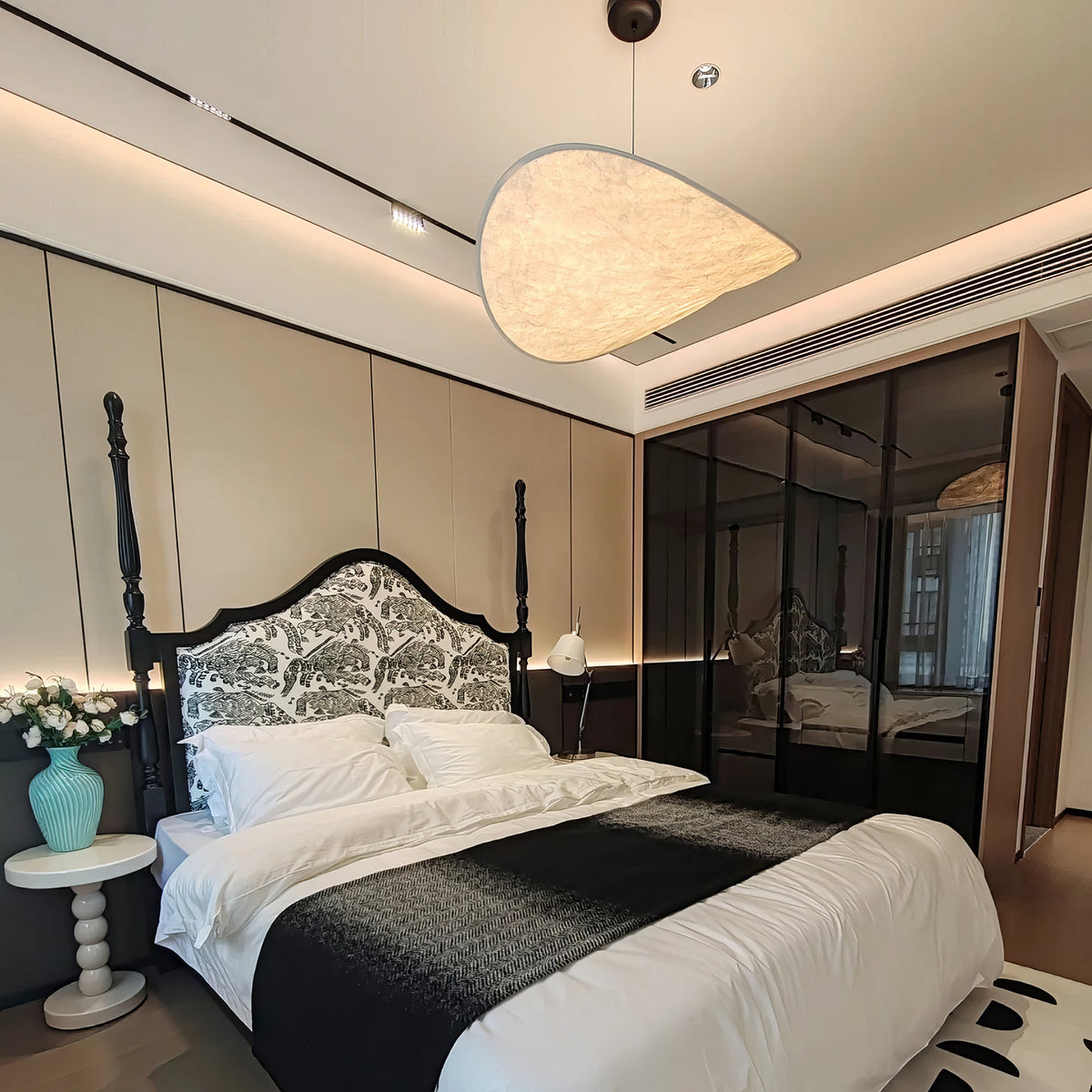 Tense Pendant Lamp